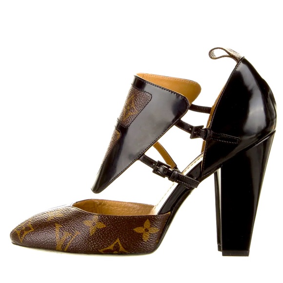 🎉🎉HOST PICK ♥️🎉❤️❤️ Louis Vuitton Leather D'Orsay Pumps
Black❤️❤️ - Picture 2 of 5